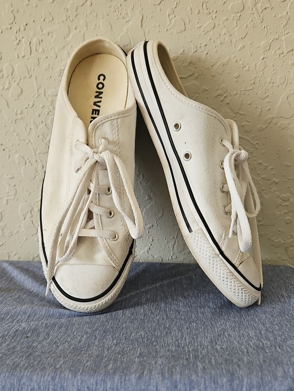 Converse Women's White Canvas Slip Ins, Size 7 - Picture 1 of 12